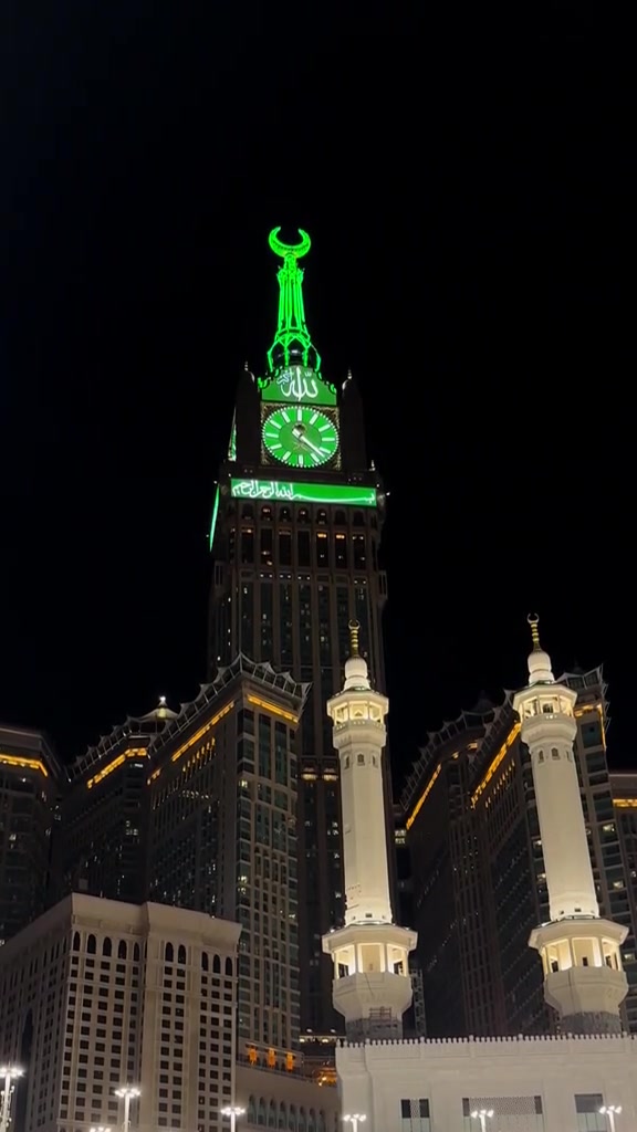 🕋 في رحاب البيت العتيق.. فجرٌ يتنفس بالسكينة
"الصلاةُ خيرٌ من النوم..."
نداءٌ يتردد في الآفاق، شقّ سكون الليل ليملأ القلوب طمأنينة ويقينًا.
من جوار الكعبة المشرفة، وفي أطهر بقاع الأرض، يرتفع صوت الحق من مآذن المسجد الحرام ليعلن بداية يوم جديد مفعم بالإيمان والرحمات.
✨ اللهم اجعل هذا الفجر:
تفريجاً لكل هم.
واستجابة لكل دعاء.
وغفراناً لكل ذنب.
وراحةً تملأ قلوبنا وقلوب من نحب.
صلاة الفجر.. مطلع النور، وبداية التوفيق.
شركة صفوة البيت للحج والعمرة 
الفرع الرئيسي :حي الجامعه/شارع دريد زنبور (***********) #عمرةvip
