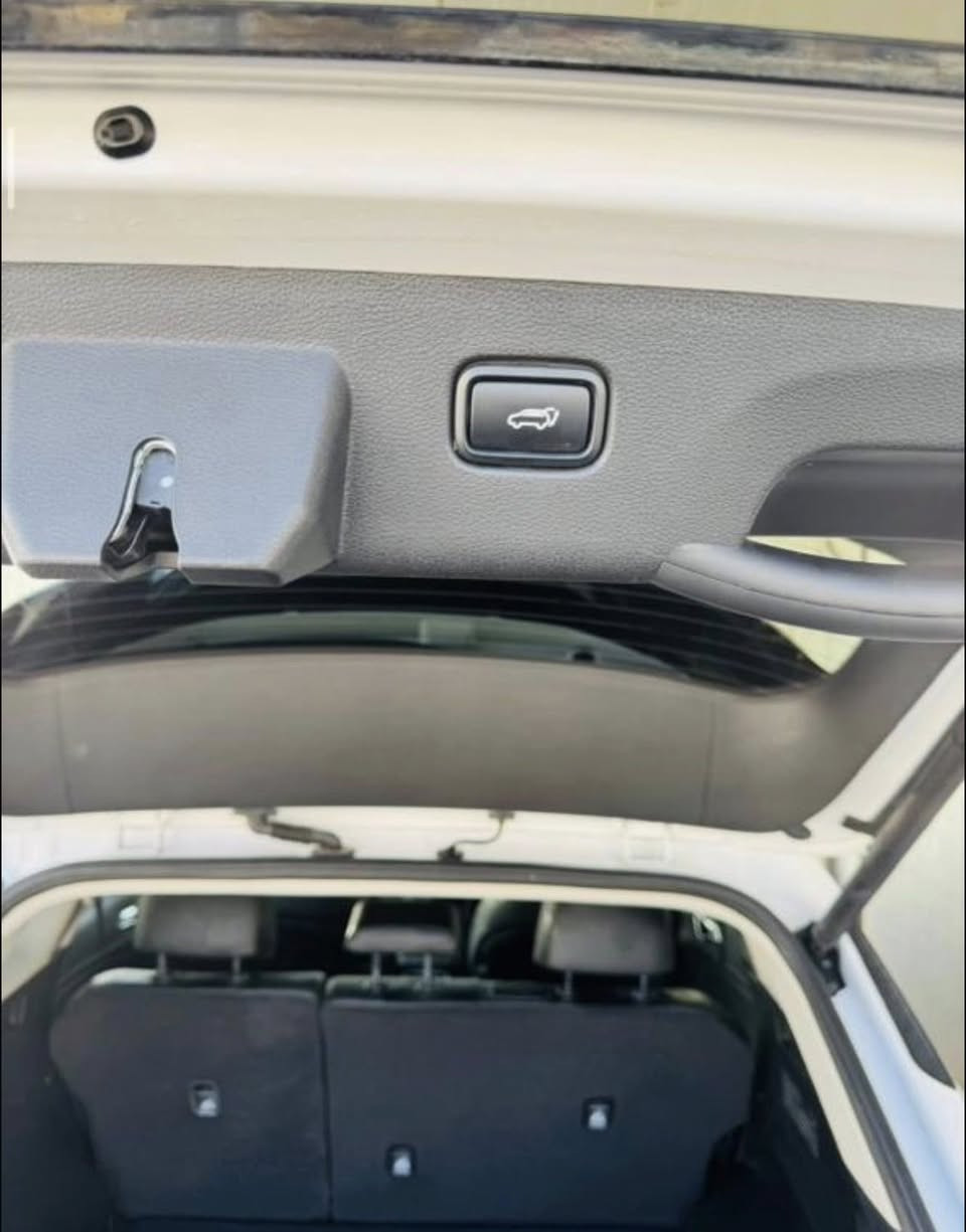 السلام عليكم
سبورتج موديل 2023
فول مواصفات
ماشية 17 الف 
حادثها بسيط موجود بلصور
رقم بغداد بأسمي
عارضها ب208
***********
