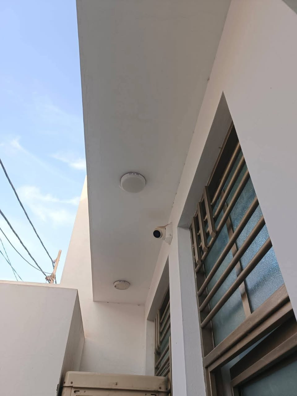 دار للبيع  100م طابق ونص اساس صب السعر 140 بي مجال بسيط بيع او مراوس مع الفرق
نجف حي الحزيره قرب العكاشي 
يحتوي علىٰ غرف وصاله وستقبال ومطبخ وصحيات 
وطابق الثاني غرف وصاله وصحيات ***********
