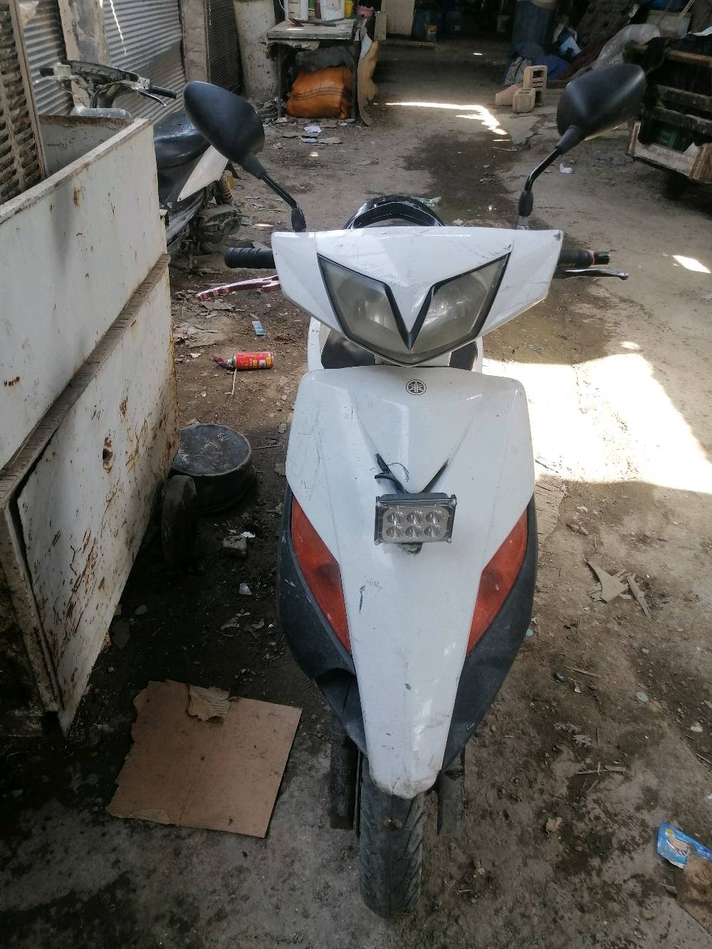 
ما هو نوع وموديل السكوتر بالتحديد؟: 
دراجه مستعمله ناقصه بس شرك مكينه 