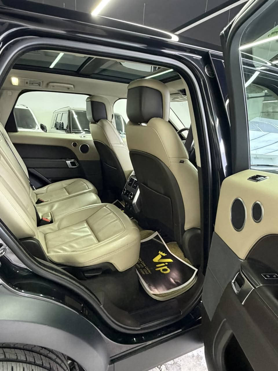 للبيع l 💯
رانج سبورت Hseخليجي وكاله سردار   
موديل 2019 . 
ماشية 49 الف . 
محرك 6 سلندر 
فول مواصفات 
داخل بيجي .  . دوس . 
سقف بانوراما .بوب شفط 
 . اي نقص مبيها جاهزه سيارة . 

مكفوله سياره  . 

رقم بغداد . تحويل مباشر . 
 السعر 415 بيها مجال . 
رقم صاحب السيارة 
***********
