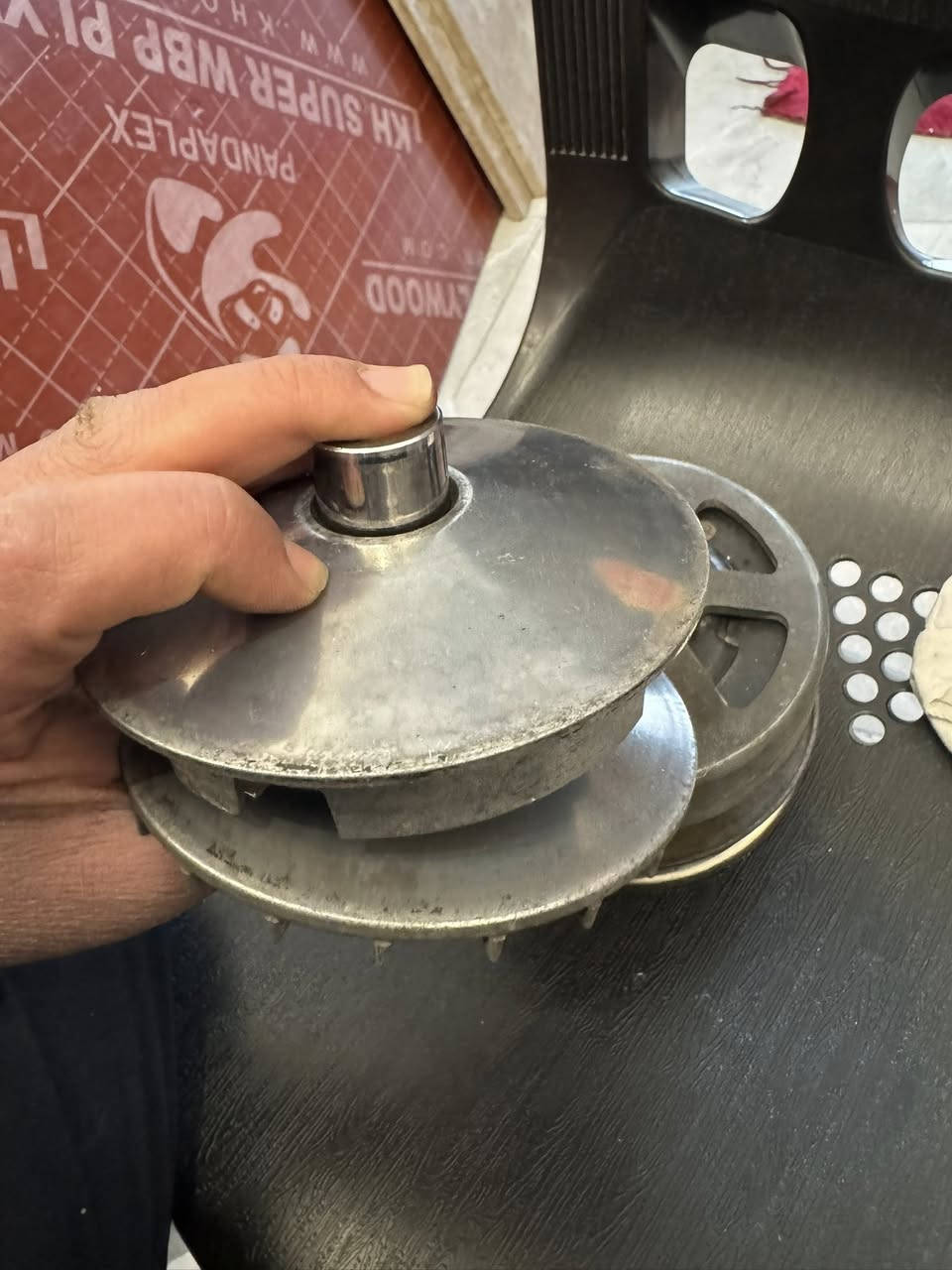 للبيع زوج كلجات مال سكنس علشغل سعرهم ١٠٠مكاني الحريه ***********
