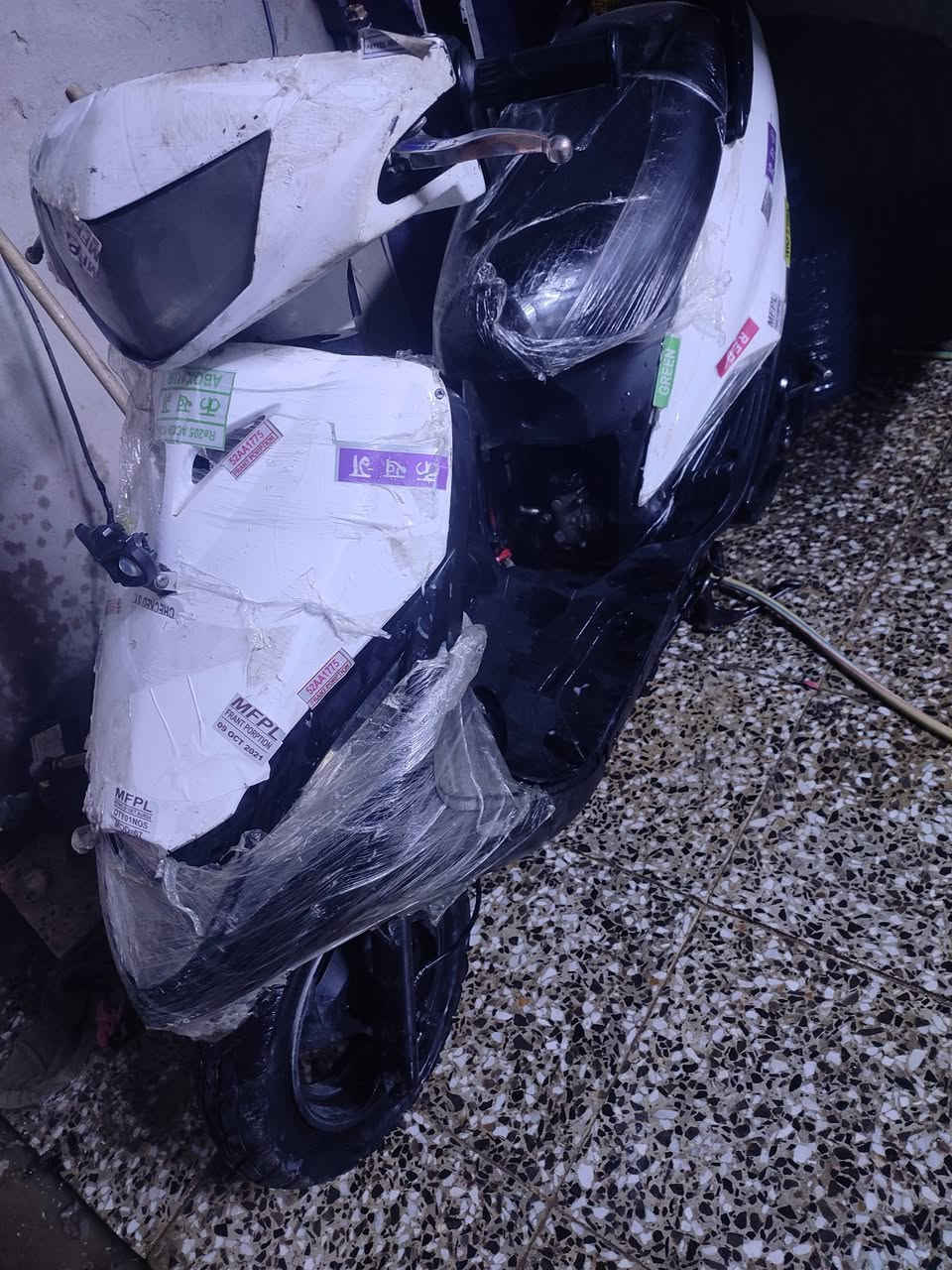 دراجه ماكس ثعلب مايبهة اي نقص الكهربايات كلها شغاله 
نكره سلف السعر 350بيهة مجال بصيط بغداد الزعفرانيه الرقم*********** الوراق كلها كامله
