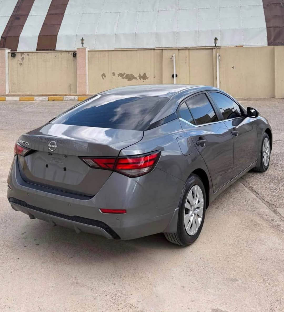 نيسان سنترا موديل :2025 بس بولند صبغ  و جملغ بدوون شانسي ايرباك بس ستيرن طاك راجع سيستم سعر :114قفل 
اللوان :نفطي   
حجم المحرك : 2.0L ( 4,سلندر )
المواصفات : S
‏‎بصمة تشغيل 
اوتو هولد :    Auto Hold
اوتو ستارات : Auto Stard 
رادار امامي (تحديد مسار)
‏‎رادار جانبي (نقاط عمياء)
‏‎رادار خلفي (التحذير من الاصطدام)
‏‎حساسات امامي
‏‎حساسات جانبي 
‏‎حساسات خلفي 
نظام : Eco
نظام : Normal
نظام : Sport
تحكيم ستيرين
ستيرين هيتر
كشنات كهربائي 
كشنات هيتر
تبريد لمس
تبريد مركزي
لايتات ليد وعدسة زينون 
بكلايتات LED
ويل كروم
وبعد هواية مواصفات…
عنوان📍عقره
واتساب ***********-- دهوك, العراق
