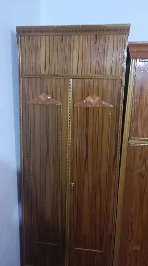 السلام عليكم غرفه اخشاب جديده ما مستخدمه للبيعالسعر 500 وبيها مجال حق الجيب مكان النجف الكوفه الرقم للتواصل/***********
