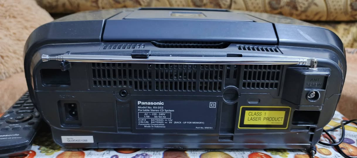 السلام عليكم .
جهاز ستيريو باناسونيك حديث بمواصفات وصوت غاية في الروعة ...الجهاز نظافة ممتازة وبلادي ما مفتوح نهائيا… وياه ريموت اصلي وكيبل الكهرباء…استيراد الكويت وليس اوربي .  المواصفات :
مشغل اقراص CD و MP3 .
مسجل كاسيت بيه خاصية التسجيل الداخلي من الراديو او الاواكس او القرص او الفلاش رام ...
                   تسجيله ممتاز .
راديو باحث AM+ FM  سحب جدا ممتاز مع خزن قنوات مفضلة .
فلاش رام .
اواكس مضخم تكدر تربط النقال او اي جهاز اخر 
مع خاصية ايكولايزر للتحكم بالصوت و بيز التضخيم وتربل تنعيم الصوت مع ستابلايزر مقسم للصوت .
شغل الجهاز جدا ممتاز وصوته عالي و غاية في الوضوح والتجسيم .
السعر ٥٠ الف نهائي .اخوان رجاءا ..للاستفسار او المراسلة موجود خاص او *********** البصرة 
موجود توصيل شركة .
