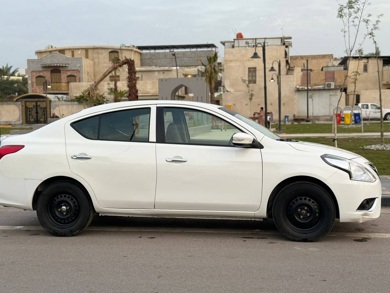 السلام عليكم نيسان سني 2025 هندي رقم اربيل ماشية 24 الف كيلو متر بيها تبديل باب خلف العبري مبدل و مصبوغ تفصيخ + صبغ في المدكر الخلفي + تصليح بــ تكمه السياره جديده بــ معنى الكلمه ما ناقصها برغي السيارة جاهزه على اخر حباية تبديله دهن  جديده تخم كامل تايرات بلوجكترات مجهزه من جميع نواحي ما ناقصها برغي السعر 115 وبيها مجال مكانها البصرة الحكيمية شارع مقبرة الانكليزي رقمي للاستفسار ***********
