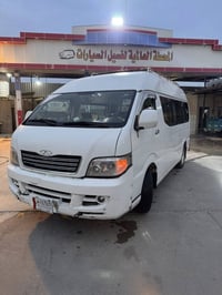 ١٨ راكب • مكينة ٢.٥ • باسم شركة
