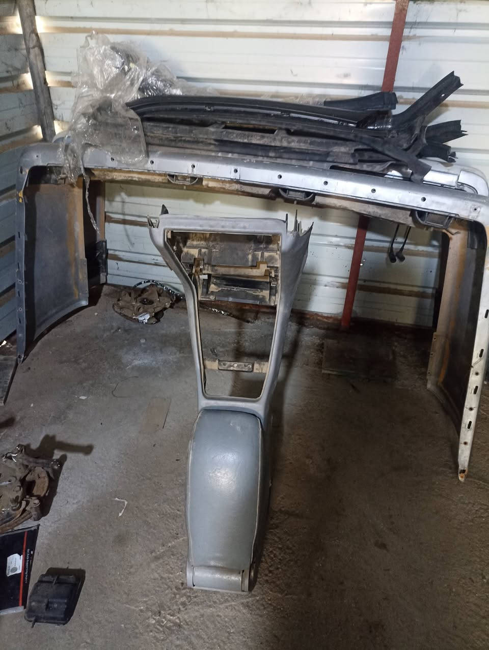 غراض شبح 
تانكي كامل مع الطوافة والقبغ 
شمسيات
فرس شبح
حلة الصوب الصغير نزلة سعد بيجوا طريق بنشة الزائرين ت ***********
