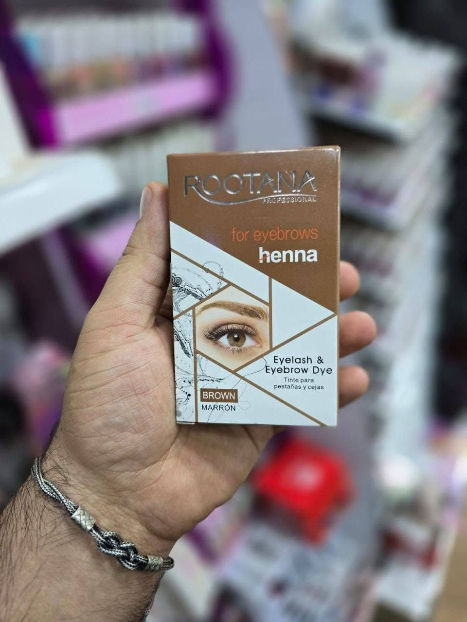 السعر 7 الاف فقط 

 بوكس حنة وصبغة الحواجب والرموش الاحترافية
 من Rootana Professional (اللون البني الخيالي).
مجموعة متكاملة: البوكس يحتوي على كل شيء تحتاجينه (عصار الصبغة، المطور، فرشاة الترتيب، وقوالب رسم الحواجب الجاهزة).
ثبات عالي: يمنحكِ لوناً غنياً وثابتاً يغنيكِ عن رسم الحواجب اليومي وقلم التحديد.
متوفر بلونين
1. بني
2. قهوة


**إذا كنت صاحب هذا الإعلان وتريد حذفه لأي سبب، رجاءا أرسل رسالة إلى الدعم الفني**