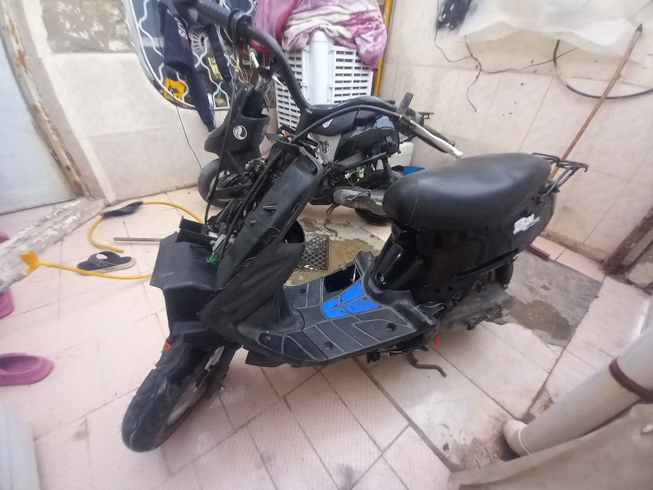 السلام عليكم دراجه بيجي 9 زروف كامله ماعايزه شي أغراضه كله موجوده كهربائيات شغاله مكينه هندر واحد تشتغل مكينه 80 ماعده السلف مايشتغل  السعر 300  قفل قفل المنطقه جمعيه قرب جامع البصراوي . حاليا هي حربيه لكن موجوده كافه أغراضه كلهن.


**إذا كنت صاحب هذا الإعلان وتريد حذفه لأي سبب، رجاءا أرسل رسالة إلى الدعم الفني**