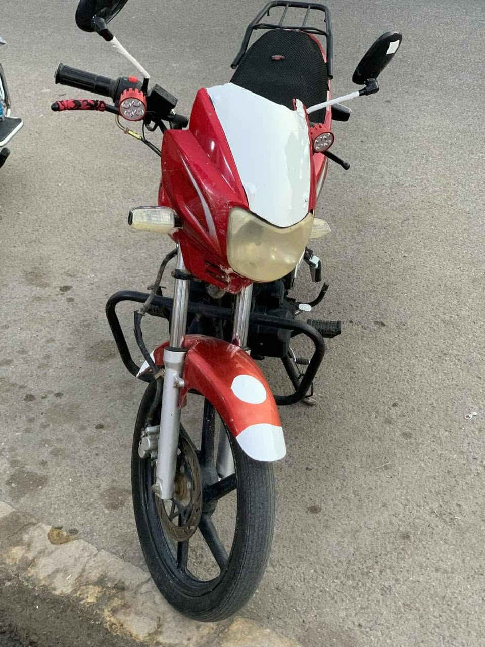 السلام عليكم موطور سايم للبيع مكمرك كامل مدفوع كمرك السعر 630 وبي مجال متوازي على البيع العنوان الرمادي السجاريه رقم الهاتف *********** وبي واتساب
