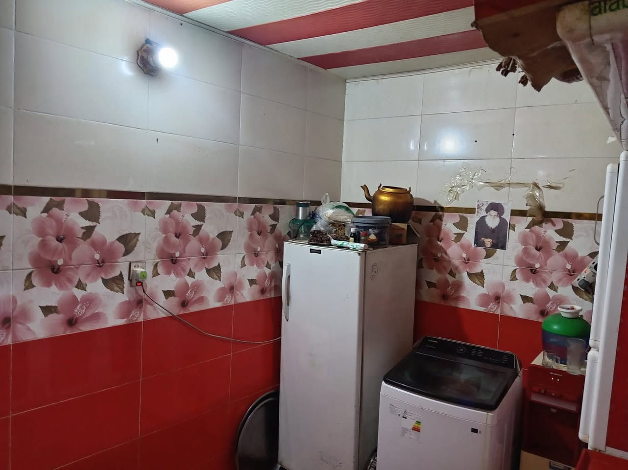دار للبيع حي الزهراء ١٥٠متر ٣غرفه وصاله ومطبخ وصحيات نضيف السعر ٢٠٠ مليون مع المجال شارع ٦متر خلف مطعم ثابت 
***********
حسين الرماحي
