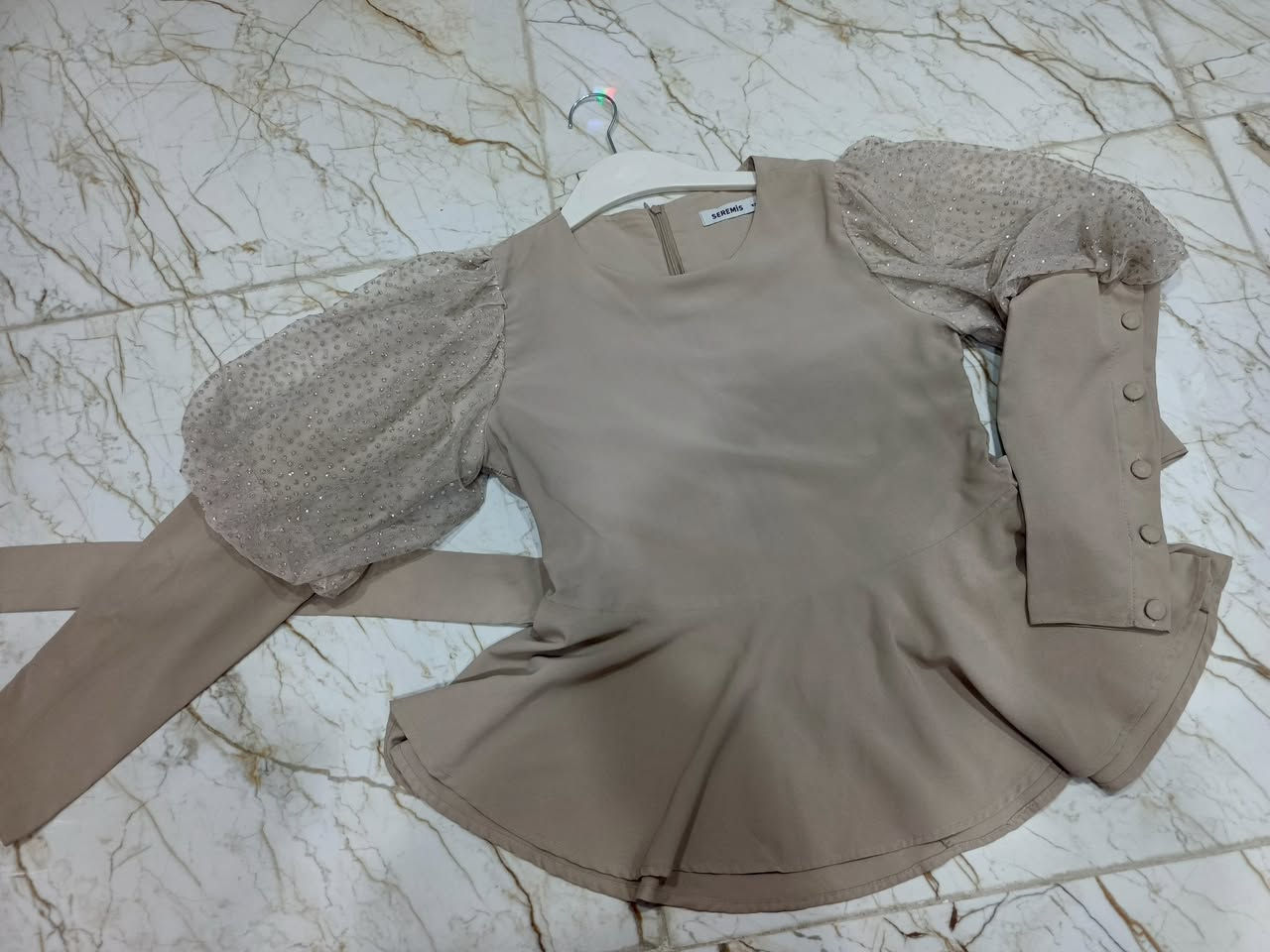 القميص العسلي ب 10 
القميص المقلم ب 5
والبشت ب 10


**إذا كنت صاحب هذا الإعلان وتريد حذفه لأي سبب، رجاءا أرسل رسالة إلى الدعم الفني**