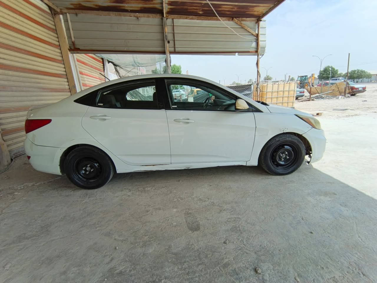 السلام عليكم.
اكسنت 2015 وارد امريكي
محرك 1600cc gdi
ماشيه 130 
سياره جاهزه محرك كير حداديه تخم تاير الف دينار مذب عليهن فقط دعامياتها تعبانات
بيها صبغ جاملغ وبنيد وجاملغ خلفي
بيها تصليح بلغد الامامي الايمن جهة الحادث
سنويه ل ٢٠٢٨
مكاني حله شارع 80 مقابل نزلة الساده ابو خطه
سعر 78 وبيها مجال بسيط
واتساب ***********
اتصال ***********

