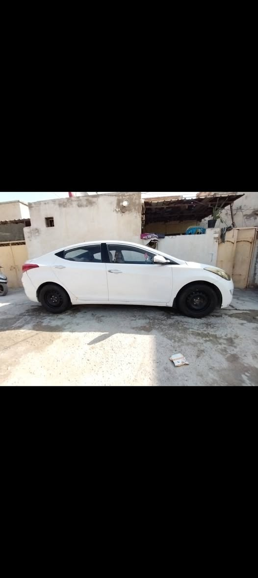 سلام عليكم
النترا موديل ٢٠١٤
سعرها ٨٠ وبيها مجال 
رقم موبايل ***********
