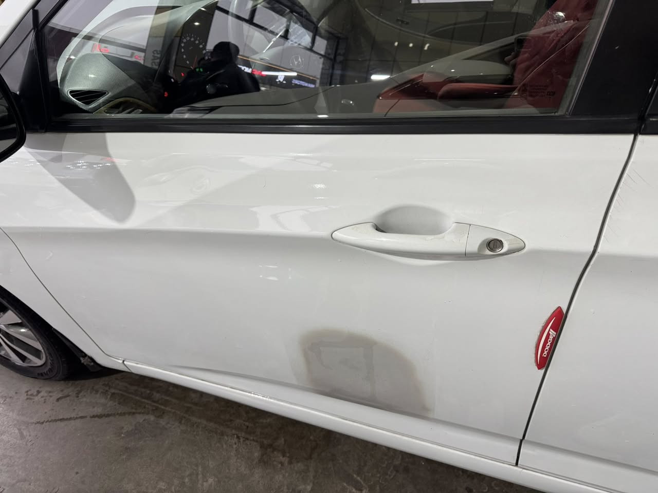 السلام عليكم للبيع🙏🏻
هونداي اكسنت 2016 خليجي 
محرك 1.6 دوش✅
سلايد فتحه✅
كير أوتوماتيك✅
مري شفط ✅
كامرا خلفيه ✅
مسجل شاشه✅
بلوتوث + اوكس كشنات جيس بعده ✅
السيارة ع وضع شركة✅
سنوية و فحص جديدة✅
رقم بغداد بأسمي ✅
تحويل و غرامة شرط✅
السياره مكفوله من صبغ من تبديل وبارد  👋🏻
((عدا فقط هاي الملاحظة الي بل باب ملاعب بيها على كدها ))
كير ومكينه وصدر وتبريد وتخم تاير 
سياره جاهزه لاخير بدون اي نقص
_______________________________________________
السعر:114💸وبي مجال 👋🏻
موقعنه:بغداد الكرخ معارض البياع🏛️
لاتصال والاستفسار:***********
        ☎️☎️        ☎️☎️      ☎️☎️
