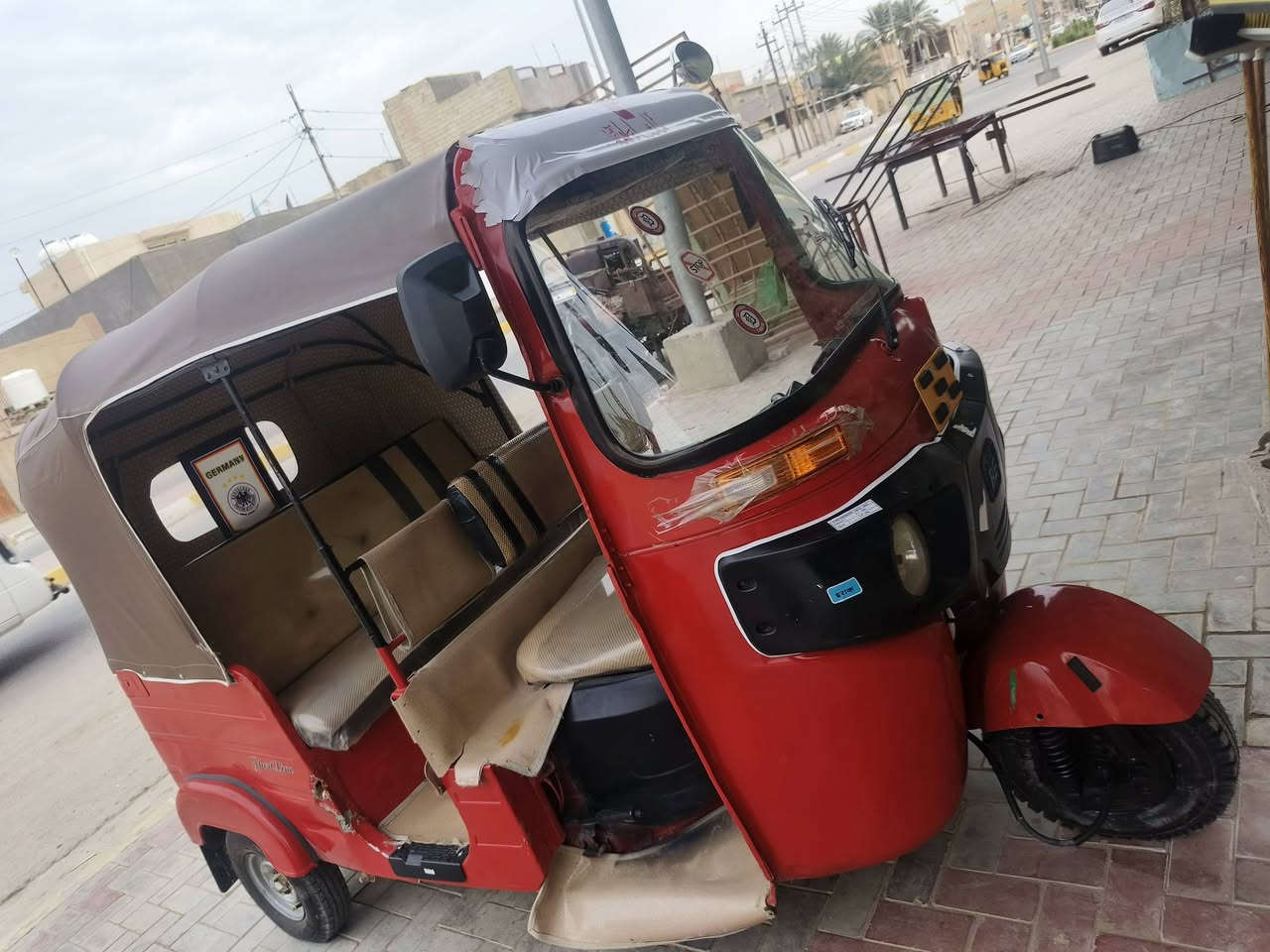 السلام عليكم تكتك للبيع مديل 18 سنوية معمرة ماناقصهة شي للأسفسار الاتصال على الرقم ***********
