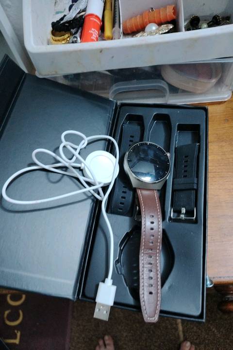 العنوان بابل الحله شارع التعيس مجاور مسجد ابو الطين 
شنو حالة الساعة العامة؟: 
شغاله 
هل الساعة تحت الضمان؟: 
لا
وين موقعك لليحب يستلمها مباشرة؟: 
شارع التعيس مجاور مسجد ابو الطين 
شنو السعر المطلوب؟: 
60 الف لبيع 35 الف
هل تدعم اللغة العربية؟: 
عربيه