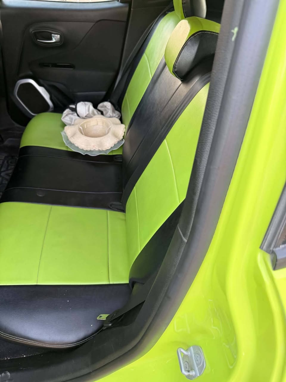 السلام عليكم شباب🙋🙋
Jeep Reneged 2018

الفئه لاتتيود تو ويل المرغوب 
حجم المحرك 2400 cc افضل شي
الكير 9 نمر 
اللون مميز 🍏🍏
نانو للبدي اصلي يم مركز موسكو بي ضمان خمس سنوات 
عازل حراري للجام اصلي 

المواصفات.. 
1-شاشه حجم كبير اندرويد اصلي 
2-كاميرا دواره
3-تحكمات فووول بالاستيرن 
4-كروز سرعه 
5-حاكيه و اوامر صوتيه من الجهتين
6-كشن كهرباء
7-بصمه وتشغيل ودخول ذكي للسياره 
السياره جديده بمعنئ الكلمه
ماشي 55ميل حقيقي

النضافه..
مكينه كير كشر كله فول مثل متشوف عينكم مكفوله عدئ الحادث مال امريكا🇺🇸 
دهن كله امزويل 
فلاتر كل فتره تتبدل 
بانزين كله محسن
بلكات كله ريسلنك
برمجه مراوح يعني انسه شي اسمه حماوه 
تبريد ثلج لا يبوخ ولا يفصل بالضمان

الاضافات..
1-شباك غاضب 😠
2-اناره دوج رام بالشباك
3-عدسات بالبلاجكتور يعني الليل يصير نهار حته متحتاج الايت
4-لايت لد ابيض اوزوم
5-لدات بالجاملغ عباره عن نشره
5-اناره متغيره خارجيه تحكم بالتلفون ٤ قطع حول السياره
6-اناره داخليه اللوان تحكم
7-سيبايه مع بلاجكتورات ٤
8-سبايدر مع سطب لايت
9-دوشمه كشنات درجه اولئ
10-ارضيه جلد
11-سيت ربر داخلي كل القطع 
12-كاميرا حوادث يكفيكم
 الشر تصوير ٢٤ ساعه 
وبعد هواي اضافات السياره مصروف عليه هواي الله شاهد
مكان السياره بغداد الشعب 
والسياره ب اسمي تحويل ثاني يوم مشروع وطني 
هاتف ***********
