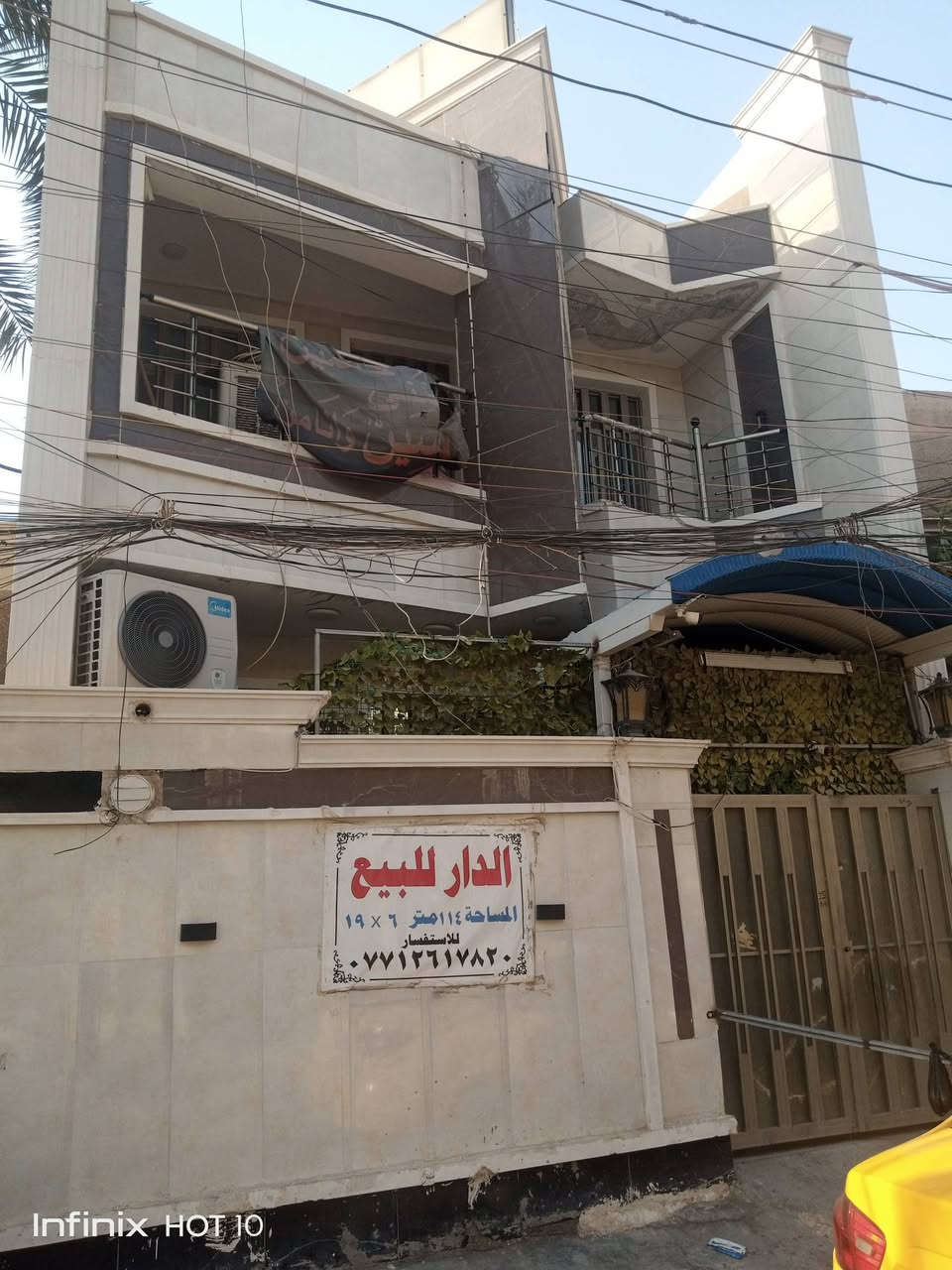 بيت للبيع في الشعب حي  العقاري الثانيه قرب مدرسة التربيه المساحه 114م الواجه 6م النزال 19م.... البيت مدخلين بناء حديث 2024 يحتوي الطابق الارضي على استقبال وحولي وغرفه نوم ومطبخين حار بارد+الخدمات+كراج صغير .والطابق الثاني على غرفتين نوم والثالثه مخزن+ الخدمات+بيتونه+ سطحين  للاستفسار الاتصال على الرقم ***********
