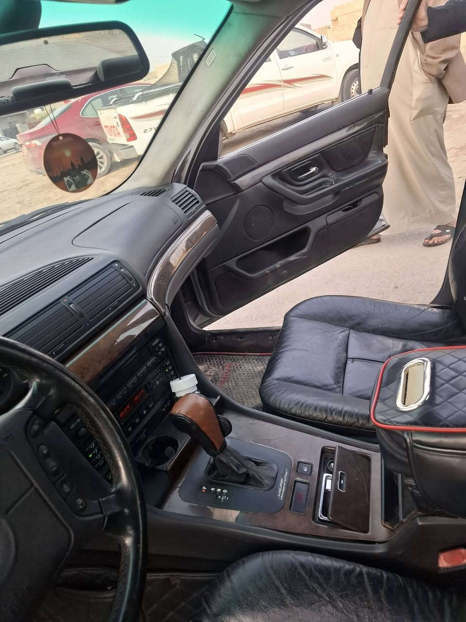 سلام عليكم BMW موديل 98-  رقم كركوك انكليزي مواصفات فول جنطه شفط مرشوشه حزام بدون ضربه كفاله من اي ضربه ماعدا جاملق الايمن  اسعر 90 بيها مجال للشراي للتواصل
***********///*********** عنوان تكريت
