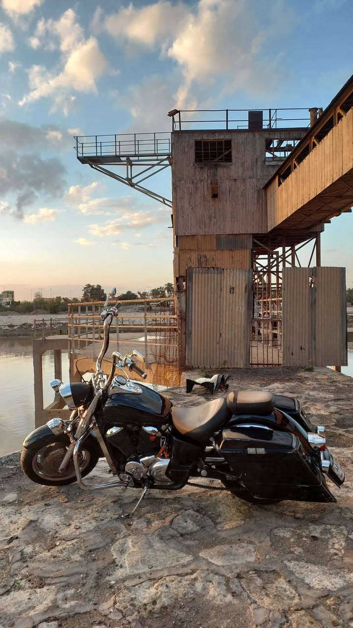 HONDA SHADOW 400 
مكينه و كير و كهربائيات مكفولات 
دراجه مزوده و مصبوغه جديد
جنت فايبر كلاس + تطواله جاملخ الخلفي + الاشاير الأمامي و الخلفيه هارلي ديفيدسون و المصطره الخلفيه + ألمصابح الخلفي هارلي ديفيدسون  + البلوجكترات هارلي ديفيدسون  + خوذ للبلوجكترات و المصابح الأمامي هارلي ديفيدسون + زوج تايرات جديدات و التاير الأماني مشلن + الويلات جوبلس + أستيرن جيكانو أنج و نص + درع أمامي + درع راديتر + قبق نيكل للهورن + أمرايات كاصهن من بره + و بلكات NGK صليات هم كاصهن من بره + و الدهن الي اديره موتل 
سعره 32 و بيه مجال 0782 620 9420  مكاني بغداد العطيفيه
