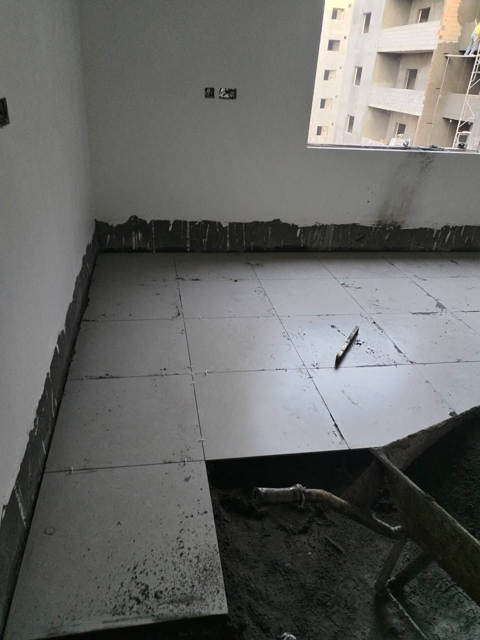 سلام عليكم خلفه متفرغ سراميك شغل درجه اوله***********
