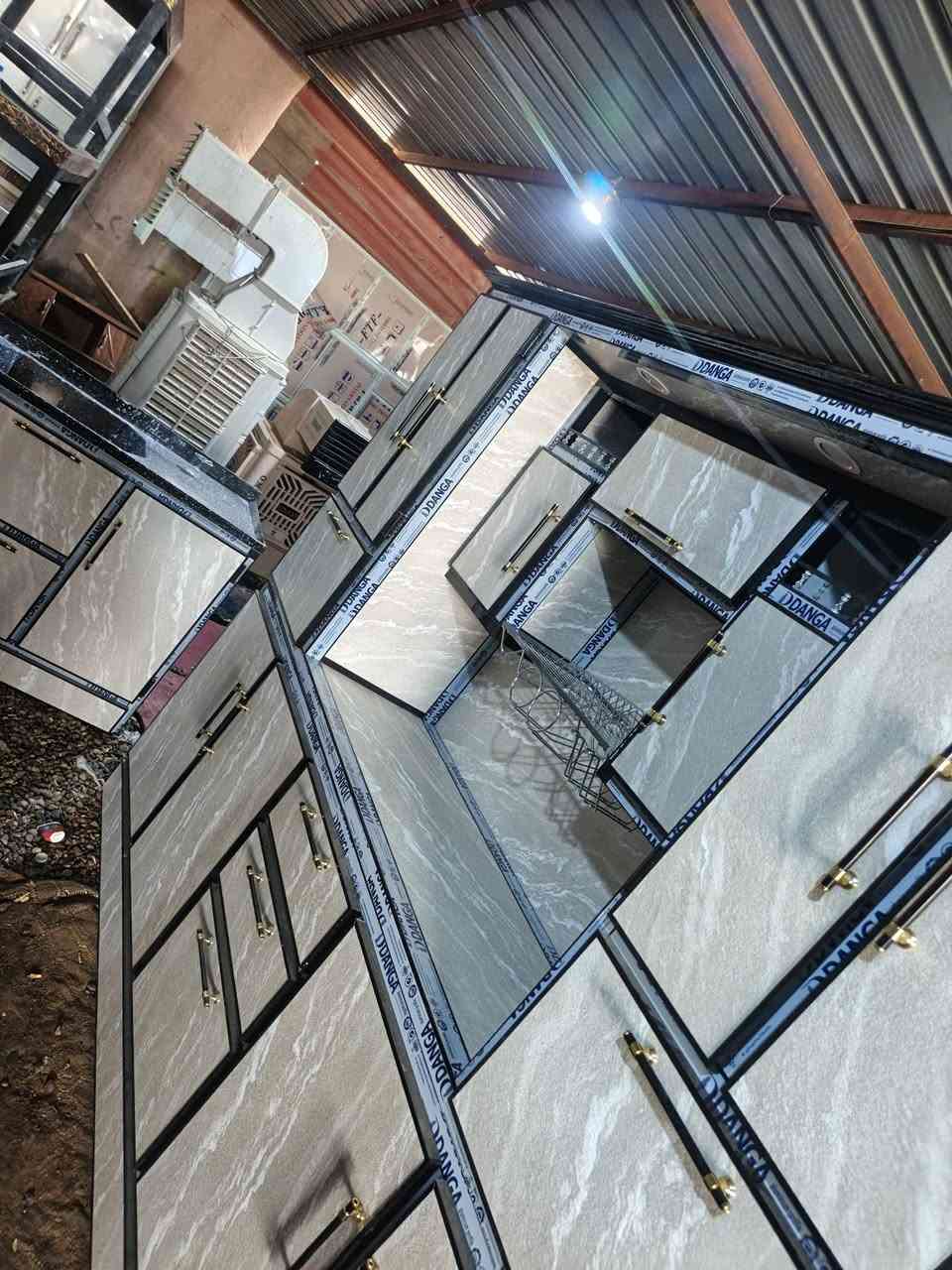 يوجد لدينا جميع الاثاث المنزلي الجديد ولمستعمل غرف النوم تركي ولعراقي
فقط راسل الصفحه ونعمل بنظام مراوس ***********
