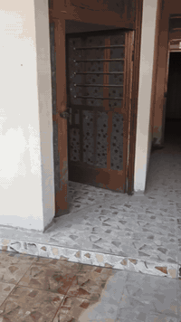 بيت في الزعفرانيه الوليد طابو زراعي سند (٢٥) المساحة (١٠٠) متر الخدمات متوفره تبليط ماء مجاري كهرباء كلشي متوفر الحمد الله البناء حديث الاستفسار الاتصال ع الرقم (***********)
