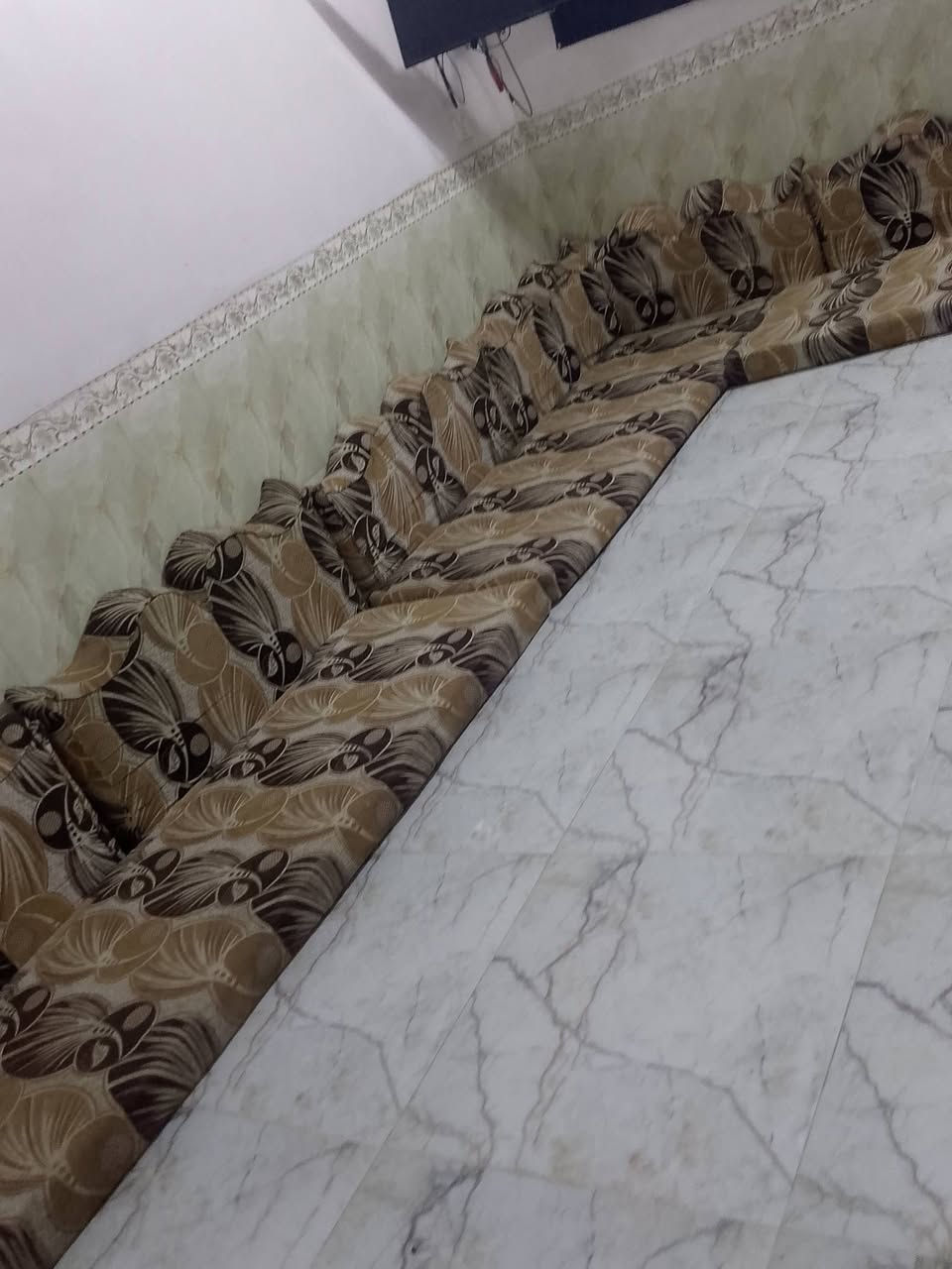سلام عليكم جلسه للبيع مكاني نجف سعر 100
بي وتساب ***********

