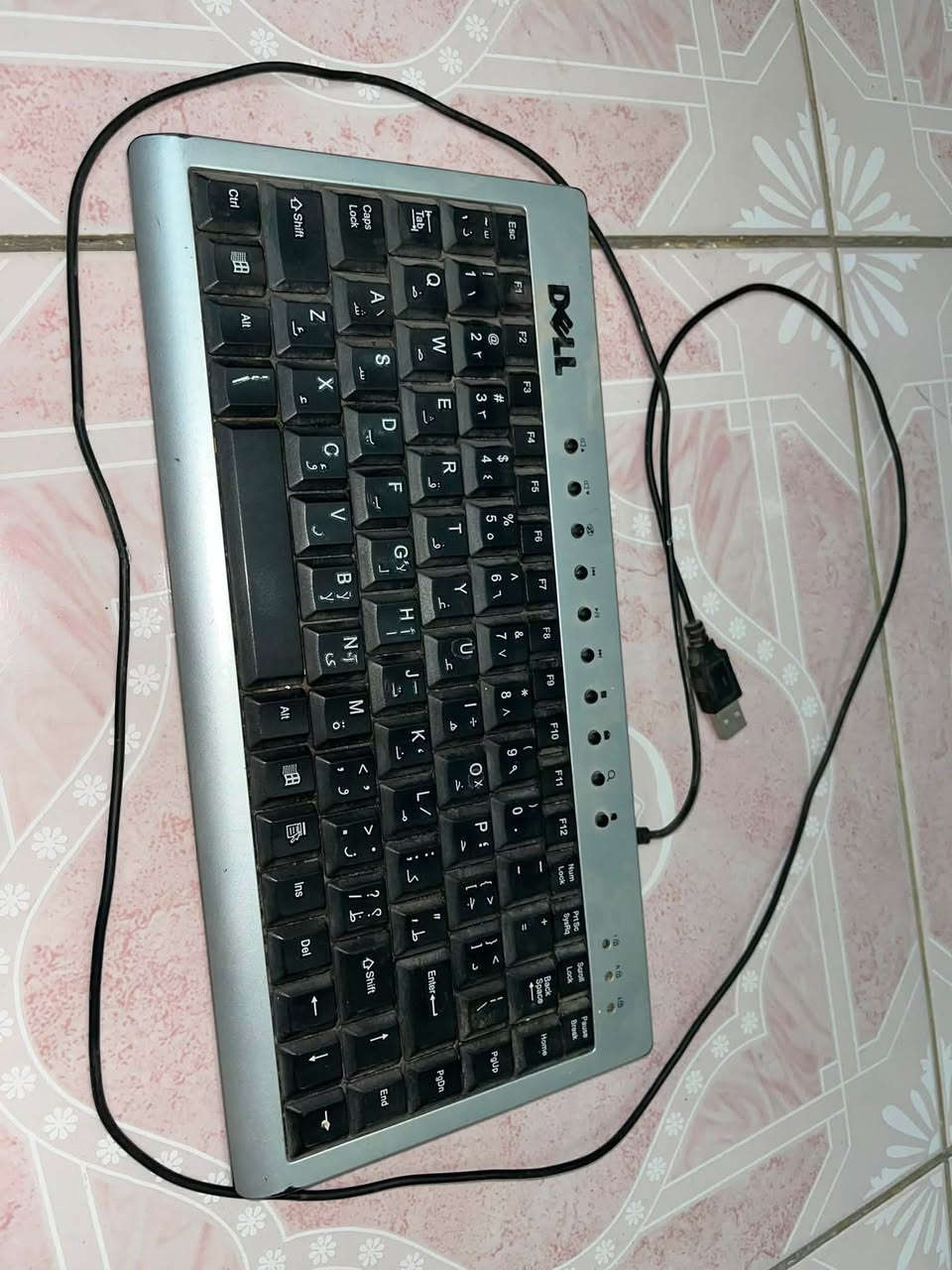 للبيع مستعجل
كيبورد نوعيه ممتازه DELL 
شغال بدون عيب 
سعر 10 الف دينار 
شراي تعال خاص او خابر ***********📞
