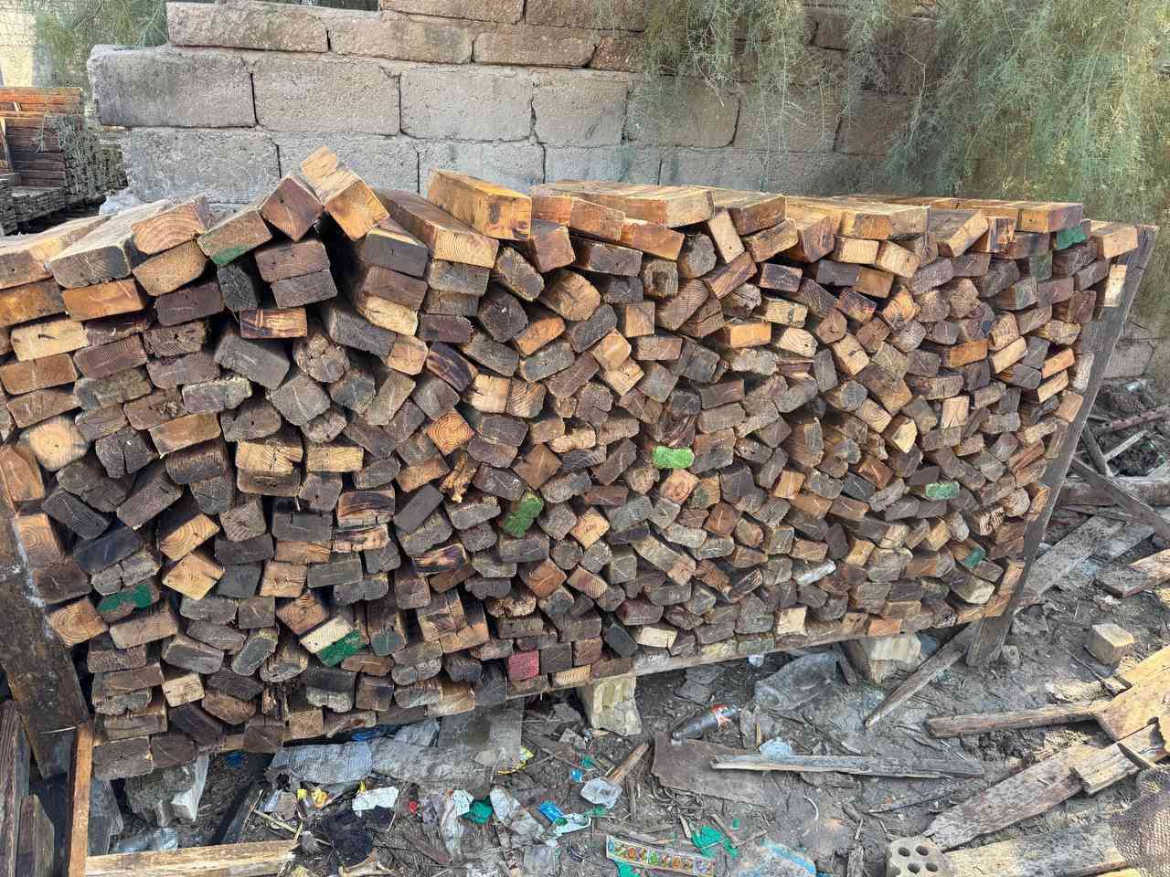 قالب خشب للبيع عدد 12 مكعب  ( مشتغل دكه وحده ودكتين) بسعر مناسب جداً جداً ***********
