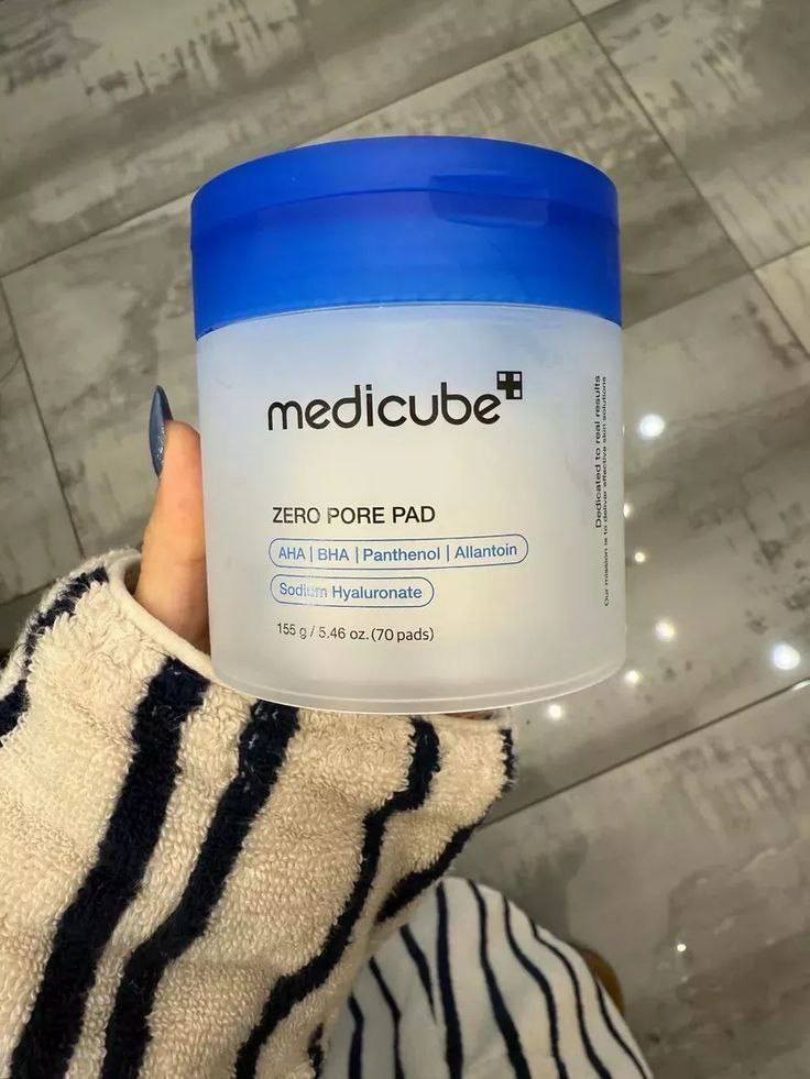Medicube Zero Pore Pad – ميديكوب الكوري 🇰🇷🇰🇷باد تصغير وتنظيف المسام
إذا تعانين من مسام واسعة، رؤوس سوداء، أو ملمس بشرة مو موحّد، فـ Medicube Zero Pore Pad هو الحل المثالي إلك ✨
بادات علاجية كورية مصممة خصيصًا لتنظيف المسام بعمق، تقشير لطيف، وتنقية البشرة بدون تهيّج.

✨ فوائد الاستخدام المنتظم:
✔️ تصغير مظهر المسام
✔️ تنعيم ملمس البشرة
✔️ تقليل الدهون الزائدة
✔️ تنظيف عميق بدون جفاف
✔️ إشراقة ونضارة ملحوظة
✔️ مناسب للبشرة الدهنية، المختلطة، وحتى الحساسة.
العبوة:
70 باد / 155 غرام
تكفي لفترة طويلة وتعتبر خطوة أساسية بروتين العناية بالبشرة.
المنشأ كوريا الأصلي 🇰🇷🇰🇷

🚘يوجد خدمة توصيل لجميع محافضات العراق🚘


**إذا كنت صاحب هذا الإعلان وتريد حذفه لأي سبب، رجاءا أرسل رسالة إلى الدعم الفني**