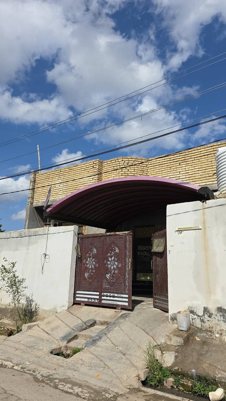 بسم الله الرحمن الرحيم. 
منزل للبيع فقط بعقوبه ناحيه العباره تقاطع الساده نهر الشيخ.
اتصل للتفاصيل اكثر ***********.
قريب على شارع عام خدمات كامله منطقه سكنيه كامله
