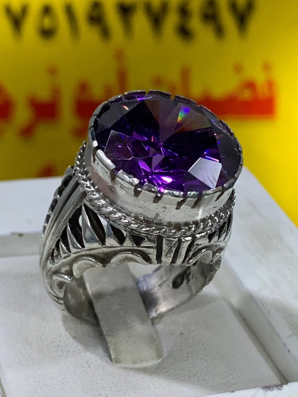 خاتم زاركون جميل جدا تحفه ثقيل قطعه خشنه صياغه يدويه فضه 925 التفاصيل داخل الفيديو للاستفسار واتساب *********** فضيات ابو نرجس الياسري يوجد توصيل لجميع المحافظات
