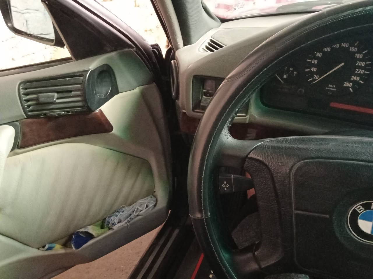 للبيع سياره بي ام دبليو موديل ١٩٩٥ محرك ٦ سلندر ٥٢٥ مسكر عدل لون نيلي  تخم تاير وصدر نظيف دبل كمبيوتر وتبريد شغال ثلج السيارة بأسمي وتحويل مباشر رقم بغداد الغزاليه مكان السياره في الحله السعر ٧٧$  للمعلومات الاتصال...
***********
