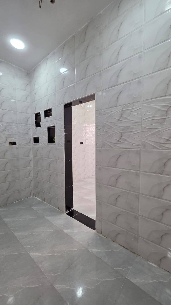 السلام عليكم ورحمة الله وبركاته 👋
اللاستفسار : ***********

توفر دار سكن للبيع  سعر جداً مناسب 

بناء حديث سنة البناء 2026

المساحه 200م مربع

على شارع 9م

جميع الخدمات متوفره

محتويات البيت ⬇️
دوانيه
صاله
مطبخ
غرف نوم 2
صحيات داخلي + خارجي
كراج

نوع العقار : طابو ملك صرف زراعي عراقي سند 25
العنوان .. بصره كوت ثويني مقابيل صناعية حمدان

السعر 122بي مجال
اللاستفسار ***********
