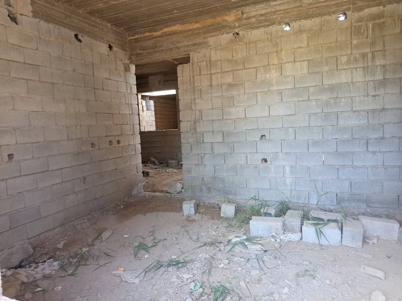 هيكل 200م للبيع السريع طابو زراعي سند 25 مكاتبه مع صاحب السند مباشر  غرفتين نوم واستقبال وصاله ومطبخ وصحيات ماء وكهرباء وتبليط وخط مولد ومجاري واناره بعقوبة ام العضام خلف الصناعه الثالثه شارع الملعب فرع قبل الجامع والمدخل الثاني شارع السده نقطة الشرطة السعر 45مليون وبيه مجال للشراي للاستفسار خاص او ***********
