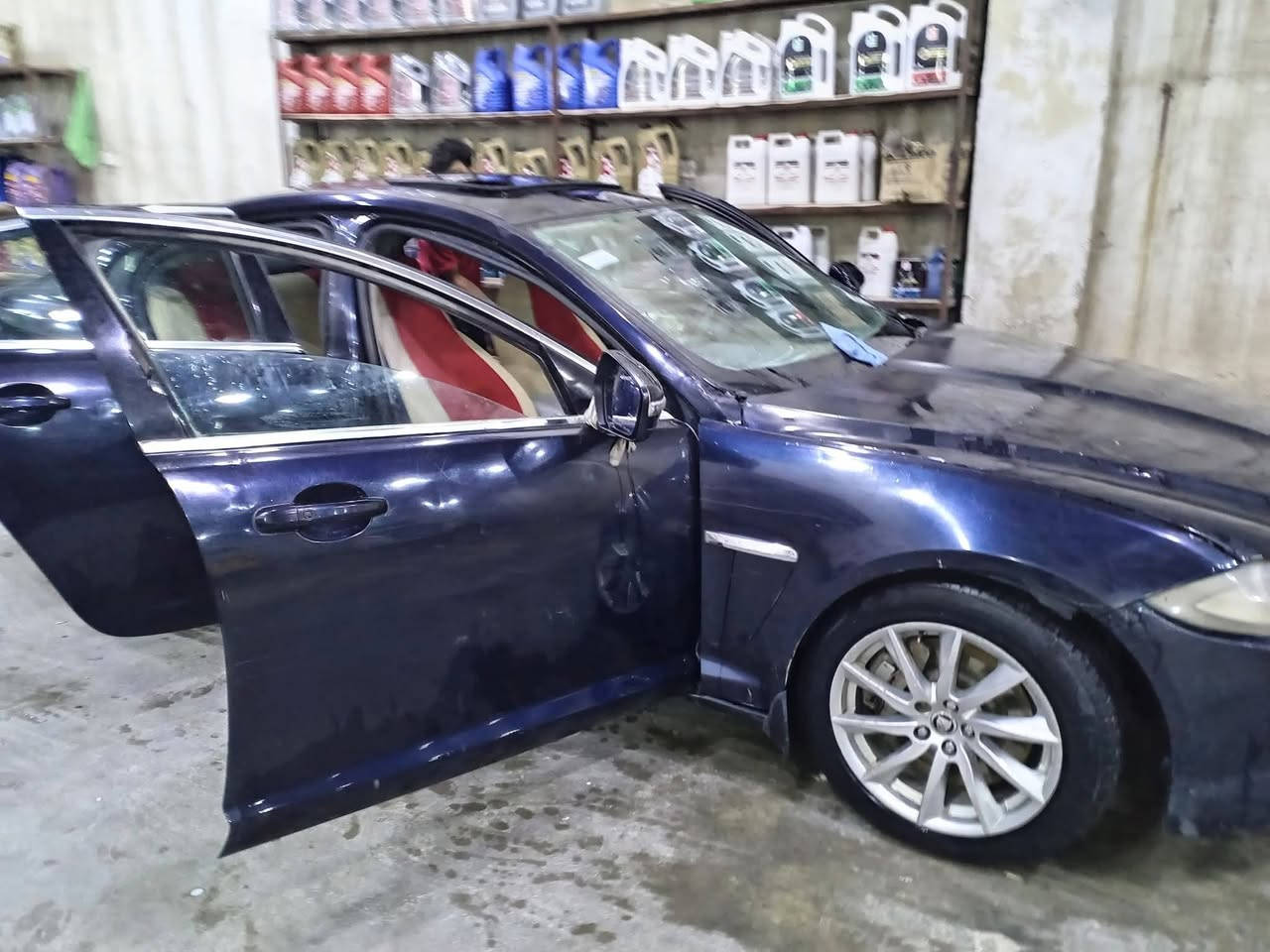 سلام عليكم
جاكور 
5 بصمات... 
برده خلفيه 
فتحه بل قمار.. 
مكينه ثنين ونص توني شاده 
بدون سنويه بس الوحات 
سعره  30 مروس عادي  مكان ذي قار  ***********
