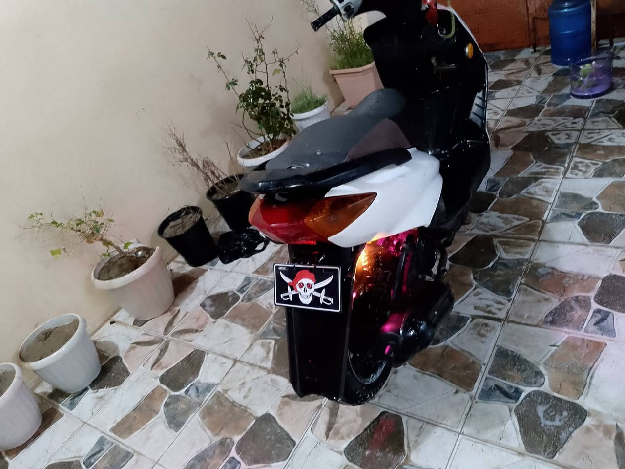 سلام عليكم موطور سكنس للبيع موطور 2019موطور كامل مابي اي نقص هندر سلف شغال كهربأيات كلهه شغاله سرعه 140للستفسار ***********
