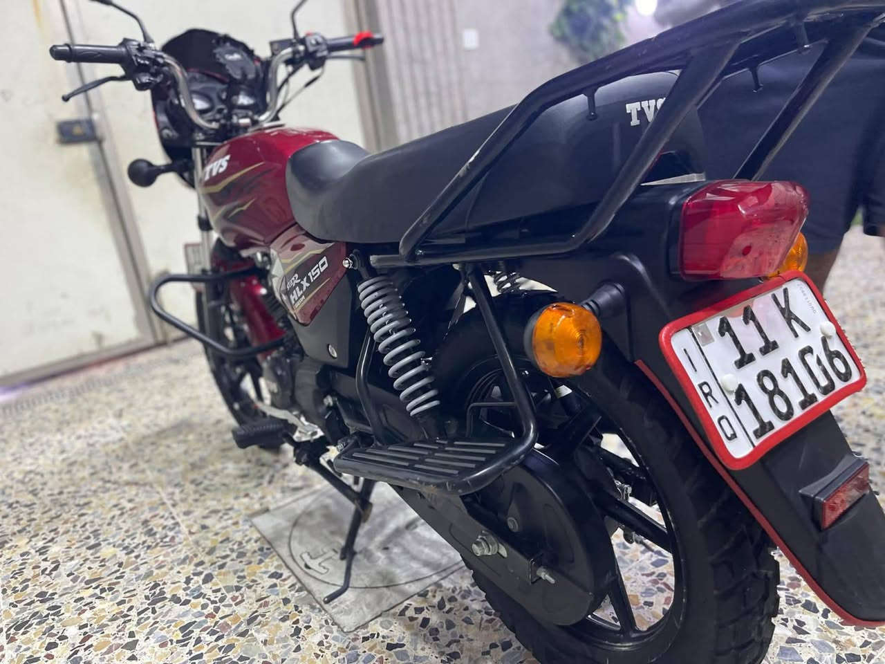 السلام عليكم دراجه  تي في  اس موديل 23 دراجه  جديده بمعنى الكلمه دراجه  نظيفه بمعنى الكلمه ومرقمه تحويل ثاني يوم دخول هزه جديده الرقم***********
