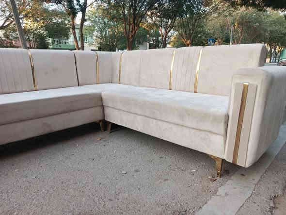 سلاوهاورییان
ئە م تاقمە ئیڵە بۆ فرۆشتن
11نەفەرییە دە سکردە
واتە فول خوسوسیە 
یە ك مانگ به کارهاتوە
ژ.م***********
شوین.کەلار
