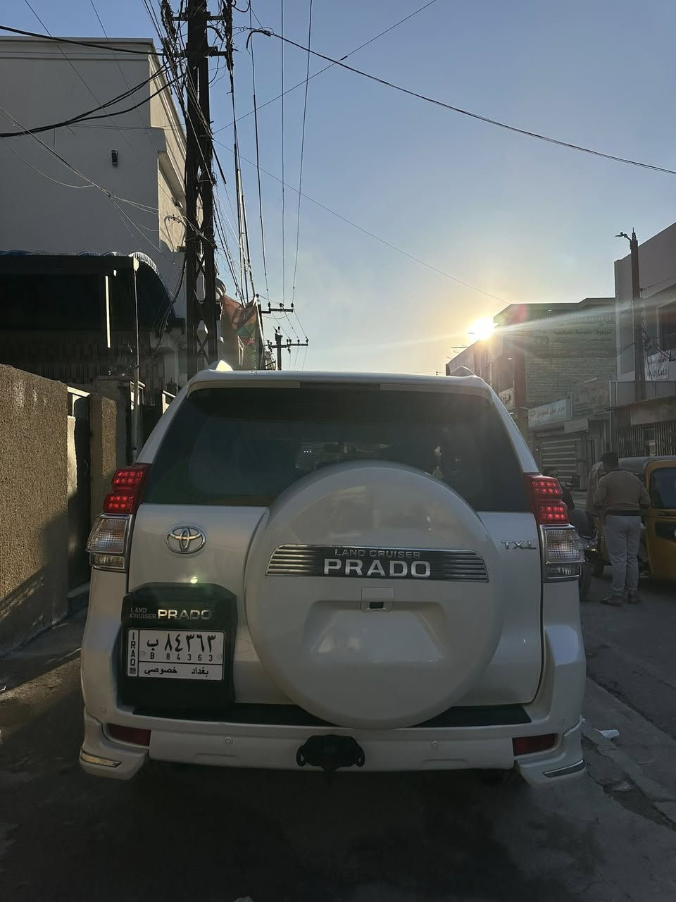 برادو موديل 2012 محدثه امامي 2017 لغرض الجماليه غراضها القديمه كلها موجوده الدعاميه والشباك ولمازدات كويتي شرط ( اخت الزيرو ) بعدهه بوضع الشركه 
السياره جديده لوك شرط كلهه شركه بعدهه بوضع الزيرو جديد 
المواصفات فول ١/١ كويتي معروف الساير  السبير والعده مامستخدمات زيرو جديد بشكل مكفوله من الصبغ والبارد ومن كلشي حته مكفوله حته البلاستك كفاله محرك كير صدر تخم تاير بعده كله جديد  ونعومته خير من الله ماشيه 90 الف وعل فحص الموصفات كويتي فول 
فتحه سلايت 
بصمه 
١٠ايرباك 
دبل  تانكي 
هوك خلفي 
مري شفط وترحيب
فول تحكم استيرن 
كروز سرعه 
داخل صاج ملكي 
دركه صاج 
كشنات جلد 
وال ٧ راكب بعده مامفتوح 
سبير معلك 
محرك 6 سلندر 4000
دفع رباعي 4x4 
7 راكب 
السياره جديده وبل عافيه عل ياخذهه 
مكان السياره بغداد  
رقم بغداد  

رقمي ***********
