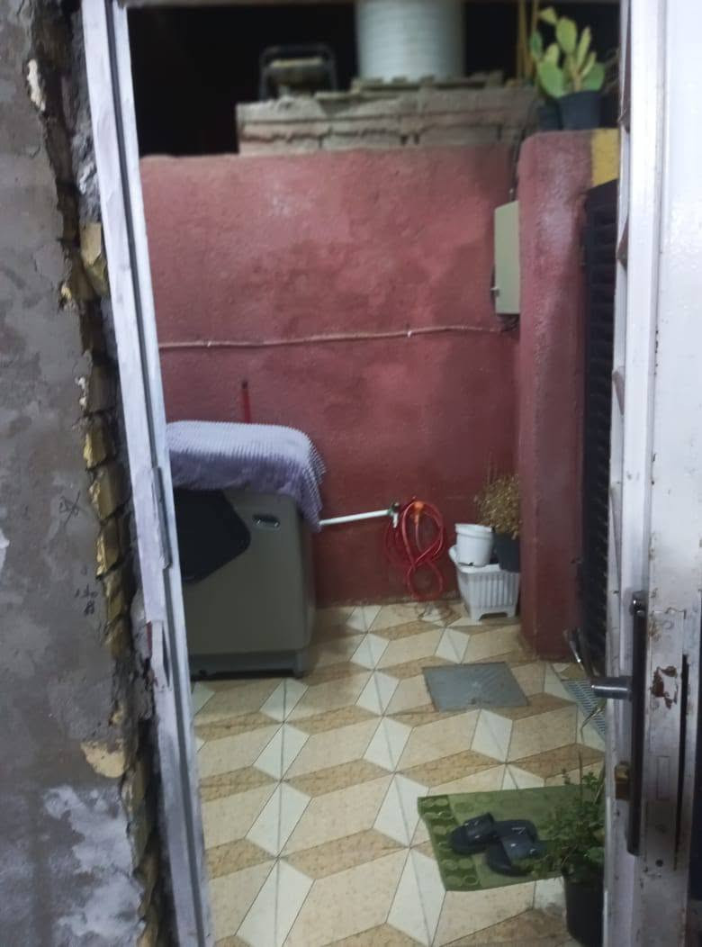 بنص سوك مساحة 100طابو صرف طابقين بناء 25 قريب على شارع الأطباء بنص سوك غرف نوم عدد 3بي محل ***********سعر 80.     يبعد عن شارع الأطباء 70متر
