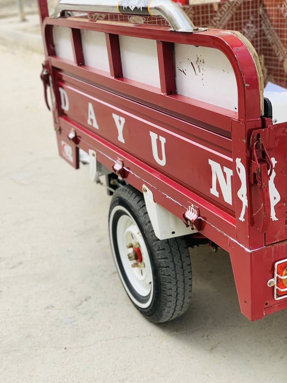 السلام عليكم ستوته دايون مديل 17 تعمير ستوته معمره من الطول لطول جهازه من كلشي السعر ب مليونين وتلثميه  وبيه مجال للشراي للتصال على رقم ***********  العنوان الناصريه المركز
