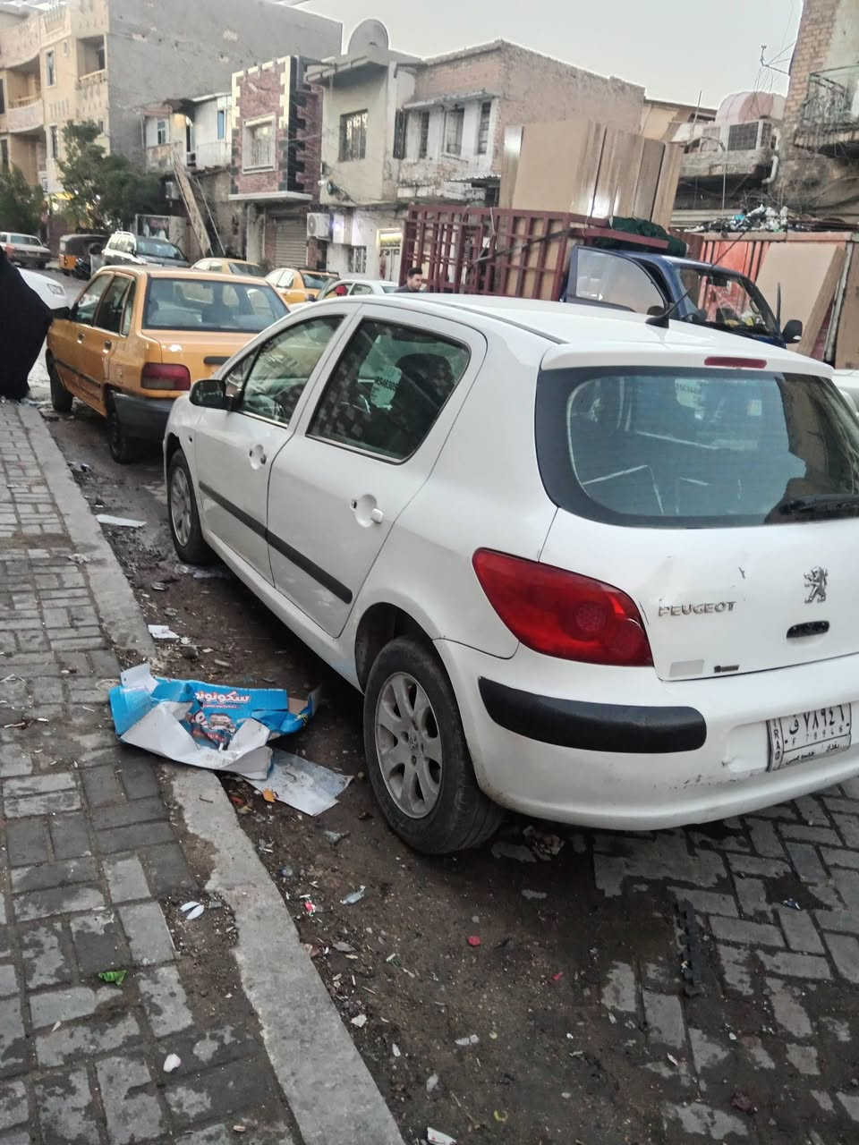 السلام عليكم من رخصة الإدارة المحترمة بيجو ٣٠٧ اوتوماتيك تبريد جاهزه من كلشي بيها جاملغ امامي يمنه بي كسر ويده مال باب مكسوره رقم بغداد مشروع وطني تحويل مباشر بيها وكاله عامه ابو الوكاله يحولك السعر ٤٢ ورقه وبيها مجال بصيط مكان السياره بغداد الشيخ عمر قرب مطعم الياسمين رقم الهاتف *********** اسف على الإطالة
