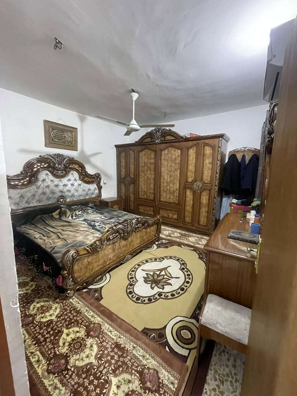 دار للبيع ١٥٠ متر طابقين كامل من كلشي
موقعه قريه حجي صبر قبل المشروع
جنس الارض مناصفه 
مواصفات الدار مدخلين 
كراج يسع سياره
مطبخ
استقبال + حولي
غرفتين نوم وحده كبيره وحده صغيره
صحيات 
وترك داير البيت
              الطابق الثاني 
غرفتين نفس الطابق الاول
وصحيات وبيتونه

سقف الطابق الثاني سندويج شغل مضبوط وسقف ثانوي
الطابق الاول كله كاشي حتى الكراج
الطابق الثاني كله بورسلين

للاستفسار الاتصال او مراسله موجود واتساب
***********
