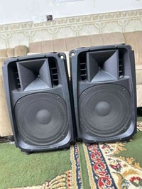 للبيع زوج سماعات ١٢ انج نظيفات مستعجلين على بيعهن الشراي خاص 077266659...