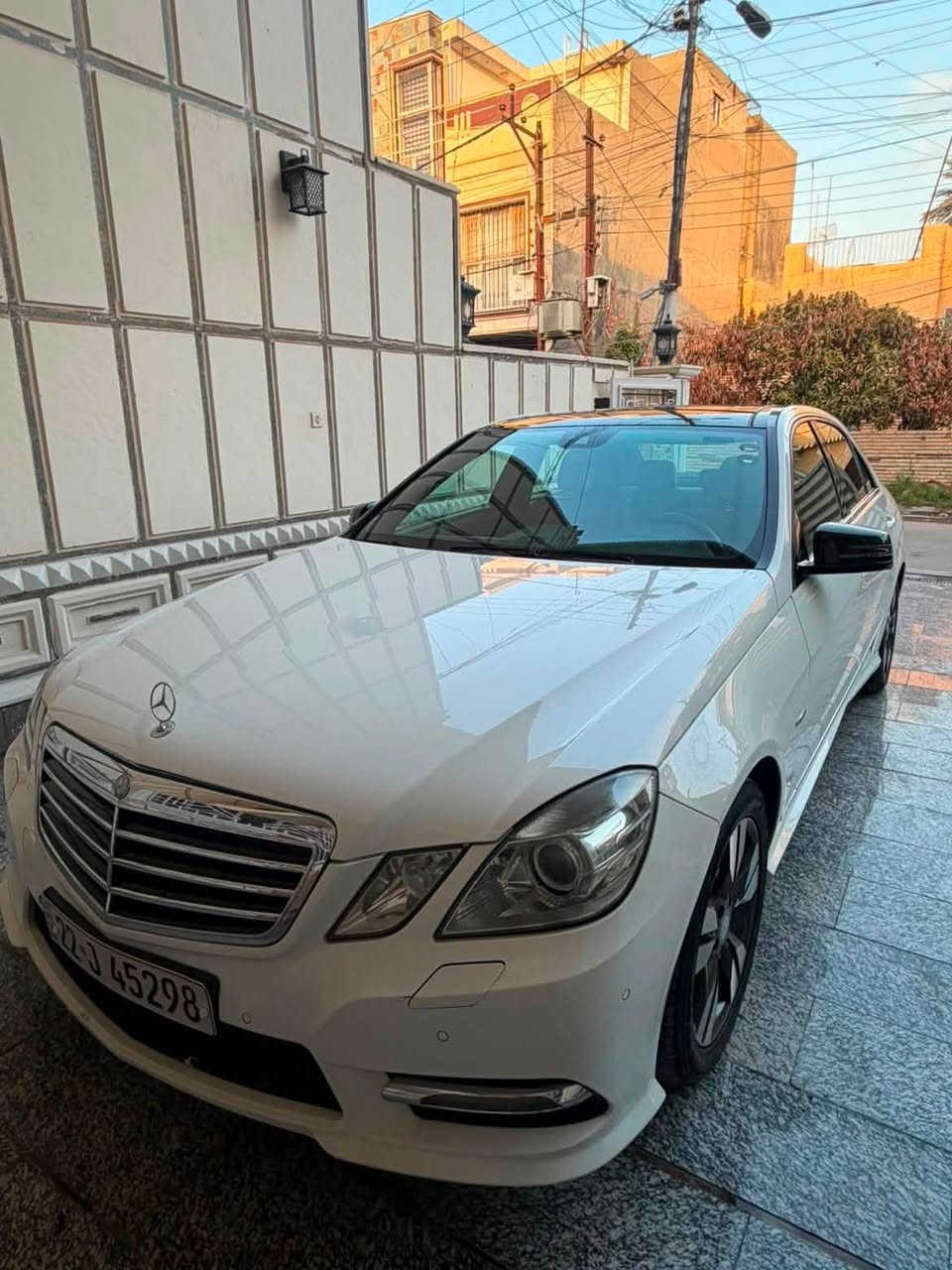 السلام عليكم للبيع مارسيدسE200
موديل 13
فول مواصفات 
ماشية 183 km
رقم اربيل بأسمي
كفاله بدون صبغ عدا الدعامية الخلفية
والسونار مرفق مع الصور 
السعر 170 وقابل للتفاوض
العنوان بغداد المنصور للاستفسار واتساب ***********

